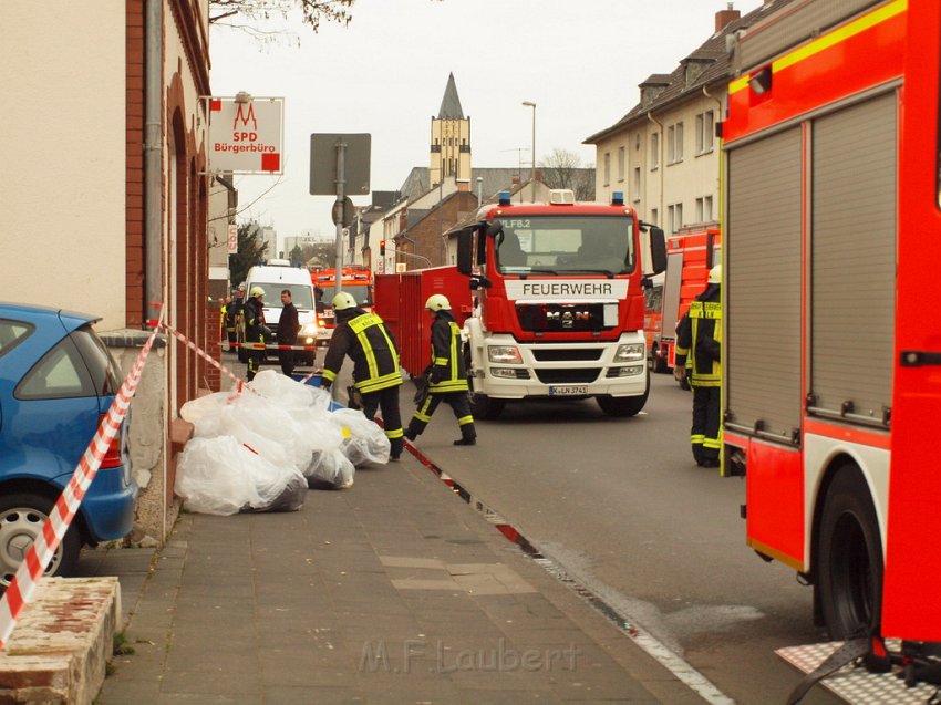 Weisses Pulver im Buero gefunden Koeln Porz Mitte Hauptstr P452.JPG